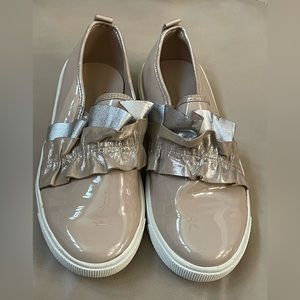 Elephantito Ruffled Slip-On Tan and Silver Shoes, Size 1